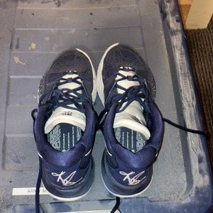 I am selling shoes they grown out of me and I worn these shoes